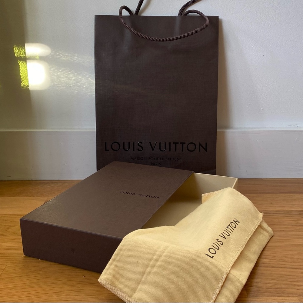 Louis Vuitton: Box + Pouch + Shopping Bag